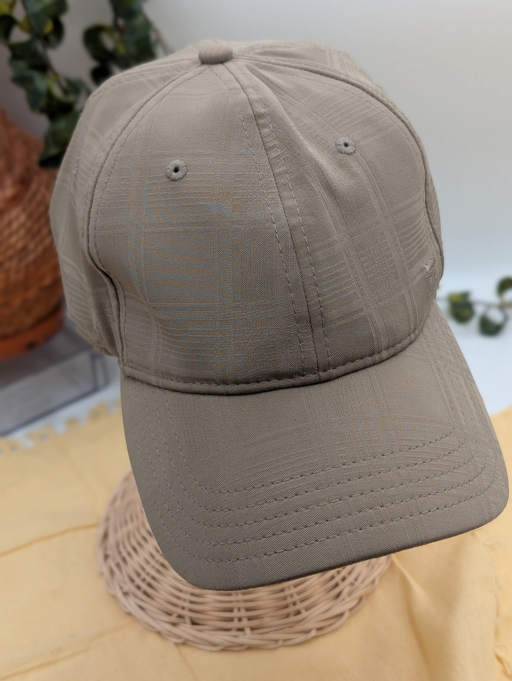 Haggar Clothing Co Fitted Baseball Cap Hat Khaki Plaid Textured Mens